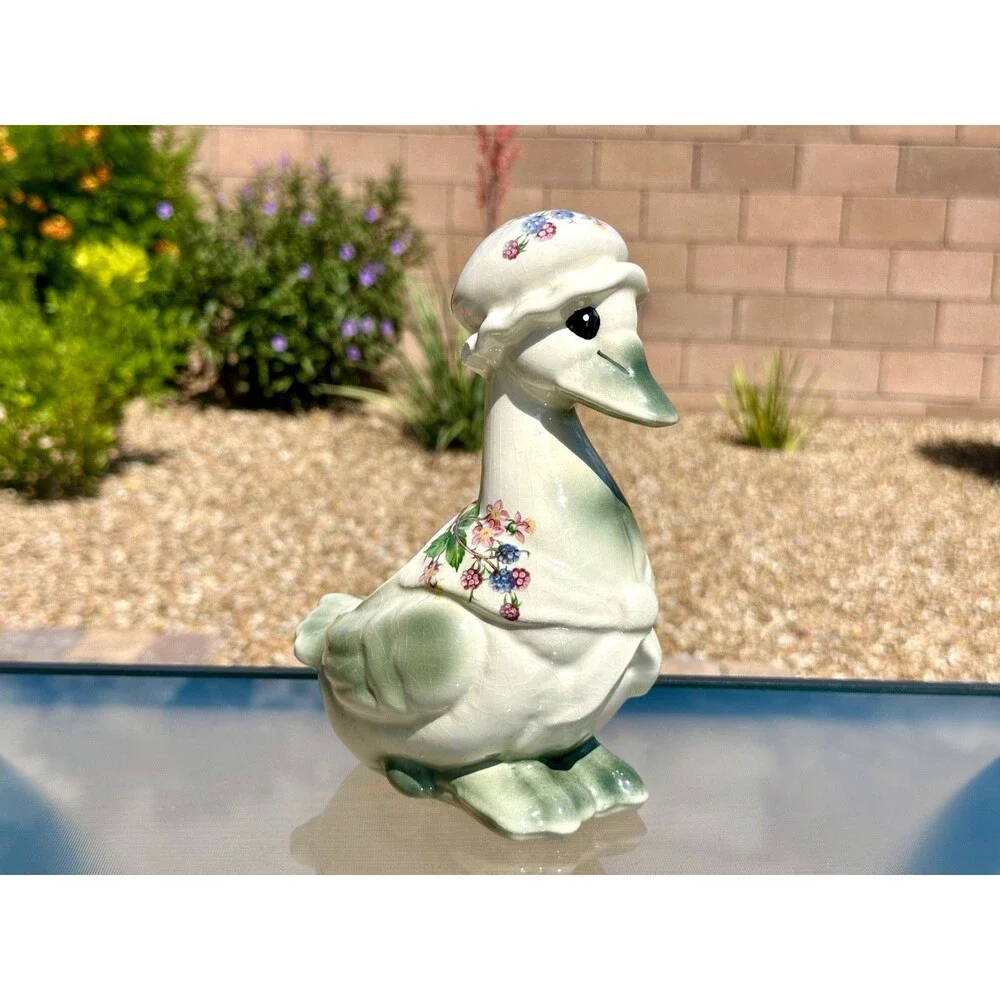 Vtg Mother Goose / Duck Ceramic Planter Vase Cottage Bonnet Scarf Berrys Flowers